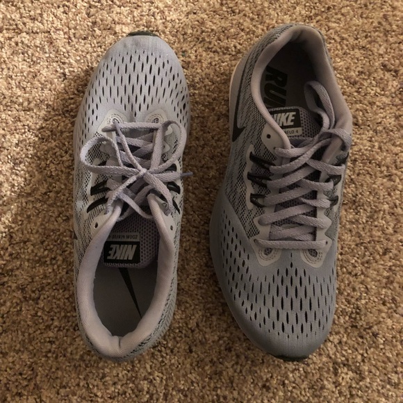 Nike shoes - Picture 1 of 5